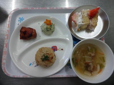 エビピラフ☆鶏のこってり焼き☆ツリーポテト☆野菜スープ★クリスマスケーキ