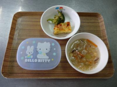 さつま芋のオムレツ☆ブロッコリーのゴマ和え☆春雨スープ