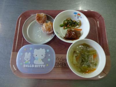 野菜いっぱいハンバーグ☆ゴマ和え☆野菜スープ★ドーナツ