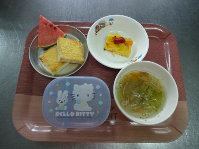 ポテトオムレツ☆野菜スープ☆果物
