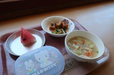 高野豆腐の揚げ煮☆ゴマ和え☆味噌汁☆果物