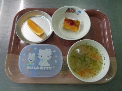 ポテトオムレツ☆野菜スープ☆果物