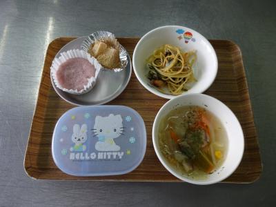 和風スパゲティー☆野菜スープ☆郷土菓子（かるかん・わらび餅）