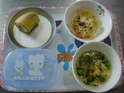 ほうれん草のクリームスパゲティー☆野菜と卵のスープ☆バナナ
