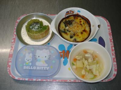 えびのグラタン☆野菜スープ★抹茶のケーキ★