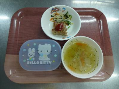 豆腐入りハンバーグ☆もやしサラダ☆野菜スープ