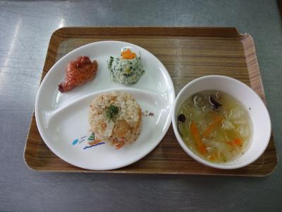 エビピラフ☆鶏のこってり焼き☆ツリーポテト☆野菜スープ
