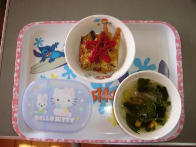 オムレツ・野菜とワカメのスープ