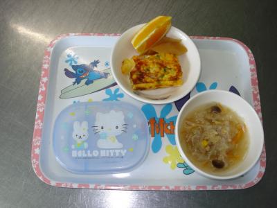 ポテトオムレツ☆果物☆野菜スープ