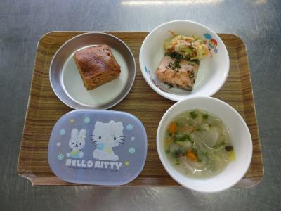 魚のムニエル☆コールスローサラダ☆味噌汁★ふくれ菓子