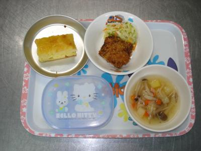 魚カツ☆コーンサラダ☆野菜スープ★梨のケーキ