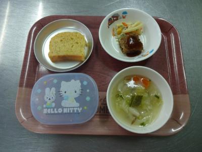 野菜いっぱいハンバーグ☆マカロニサラダ☆味噌汁★りんごのパウンドケーキ