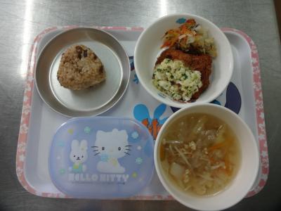 魚のフライ☆ゆかり和え☆野菜スープ★玄米おにぎり