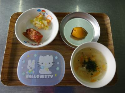 鶏の照り焼き☆マカロニサラダ☆野菜スープ☆果物