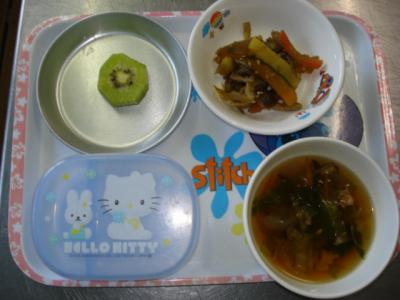 さつま芋の五目きんぴら☆鶏と野菜の和風スープ☆キウイ