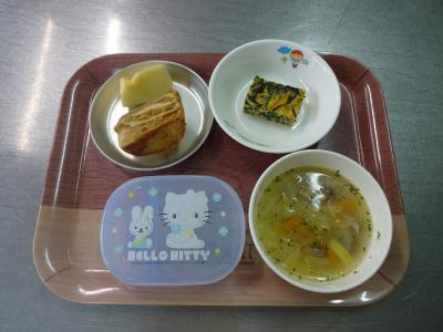 簡単キッシュ☆野菜スープ☆果物★パン