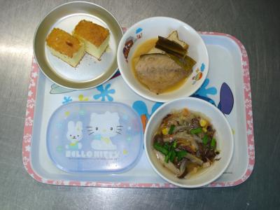 魚の味噌煮☆白菜スープ☆果物★マヨケーキ★