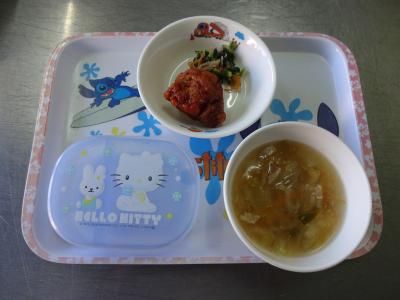 鶏のケチャップ和え☆ゴマ和え☆野菜スープ