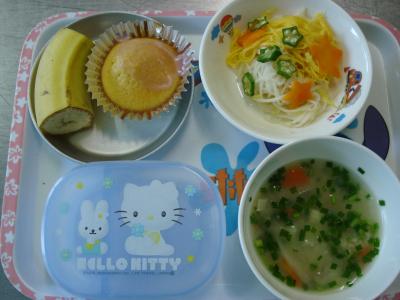 七夕サラダ☆鶏と野菜の味噌汁☆バナナ★キラキラマドレーヌ